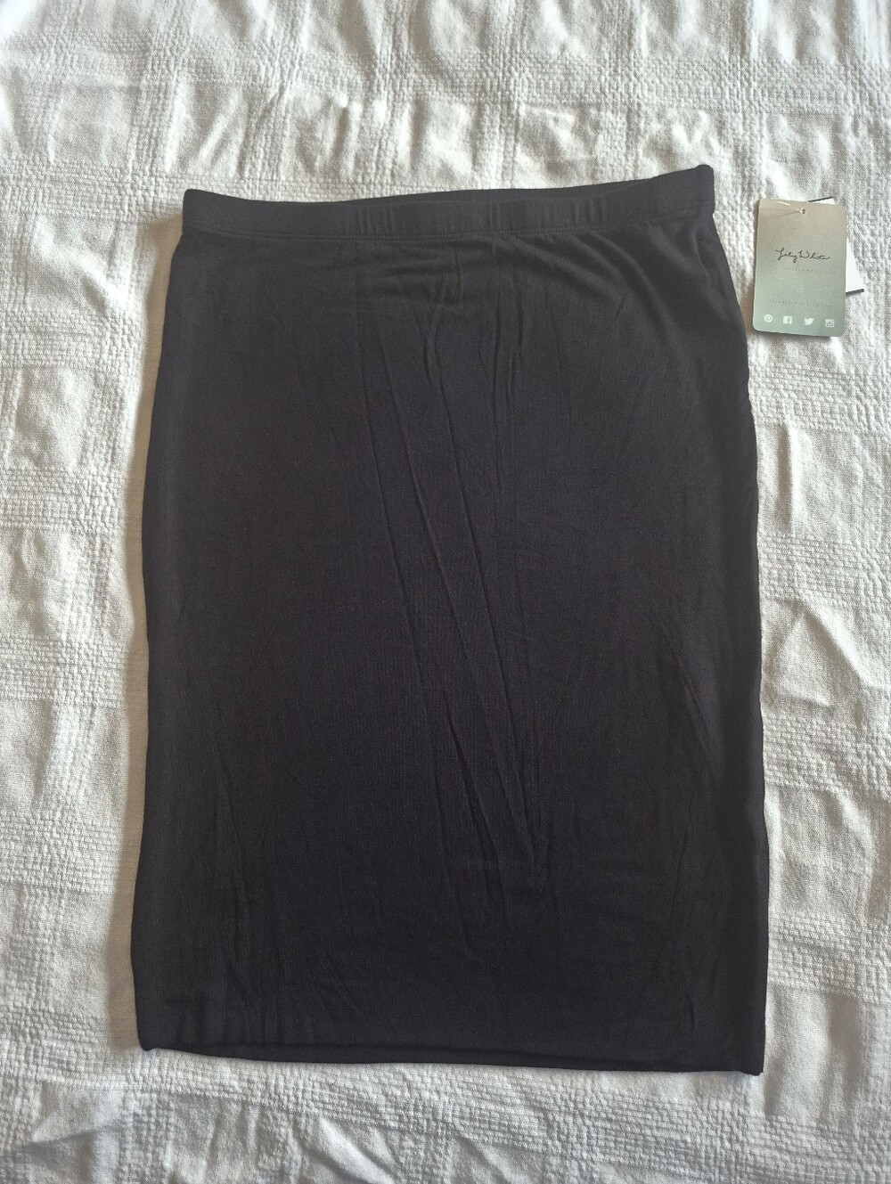 Lily White women's M black elastic waist pencil skirt NWT